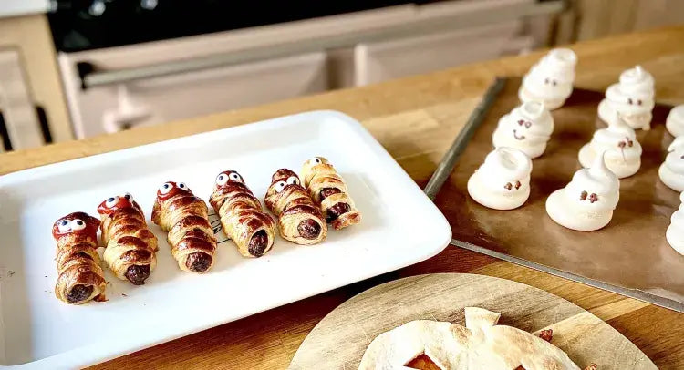 Meringue 'Ghosts' from Halloween Facebook live with Naomi Hansell